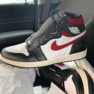 Sz 10.5 — Jordan 1 Retro High Black Gym Red
